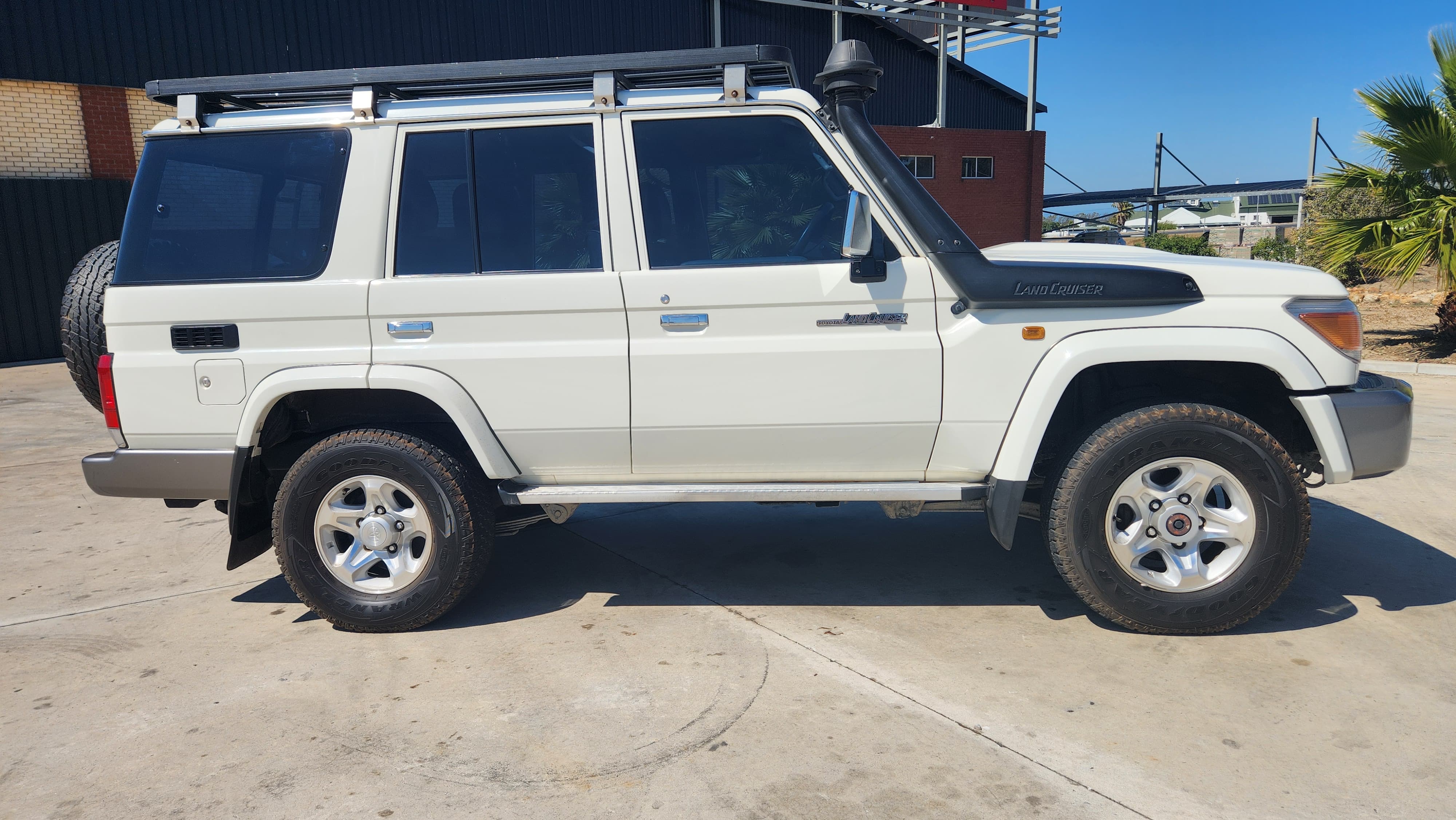 2020 Toyota Land Cruiser 76 4.5 D-4D V8 LX Station Wagon